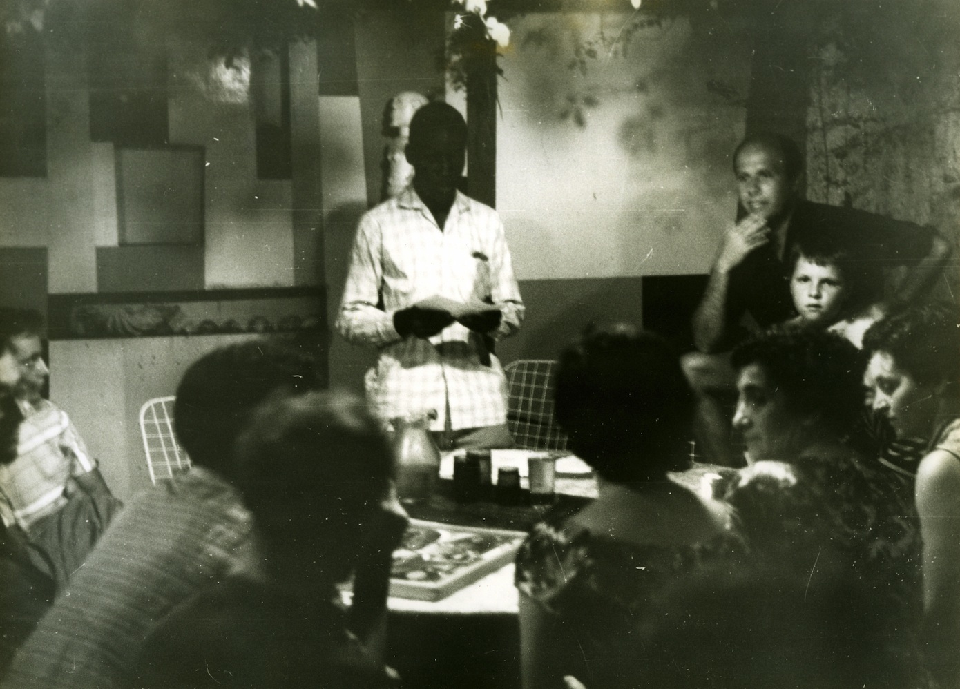 Photo of Pancho Guedes and Malangatana during the Summer School, Lourenço Marques / Maputo, January 1961. Pancho Guedes archives.