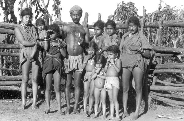A gouli with two women and his children, Goa, 1955.