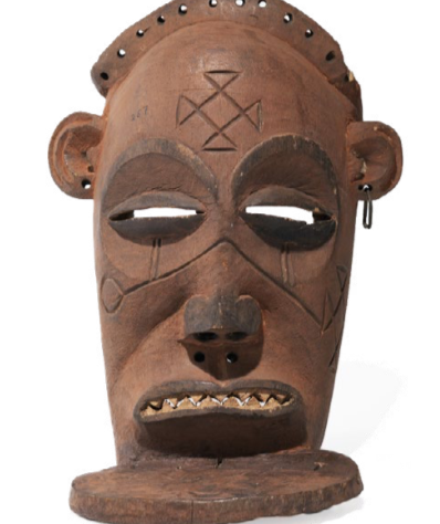 Máscara ChiongoTshokwe Angola, madeira, metal, Museu Nacional de Arqueologia
